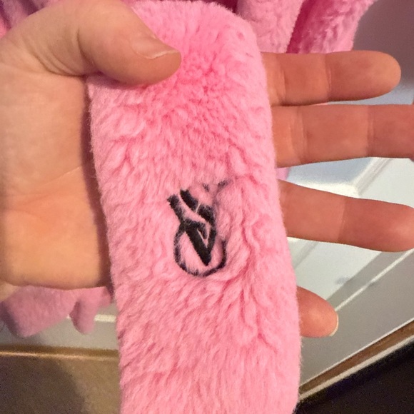 Victoria's Secret Pink Plush Robe - Picture 2 of 4